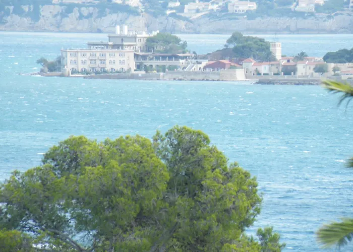 Le Hameau de la Crique de l'Anglaise